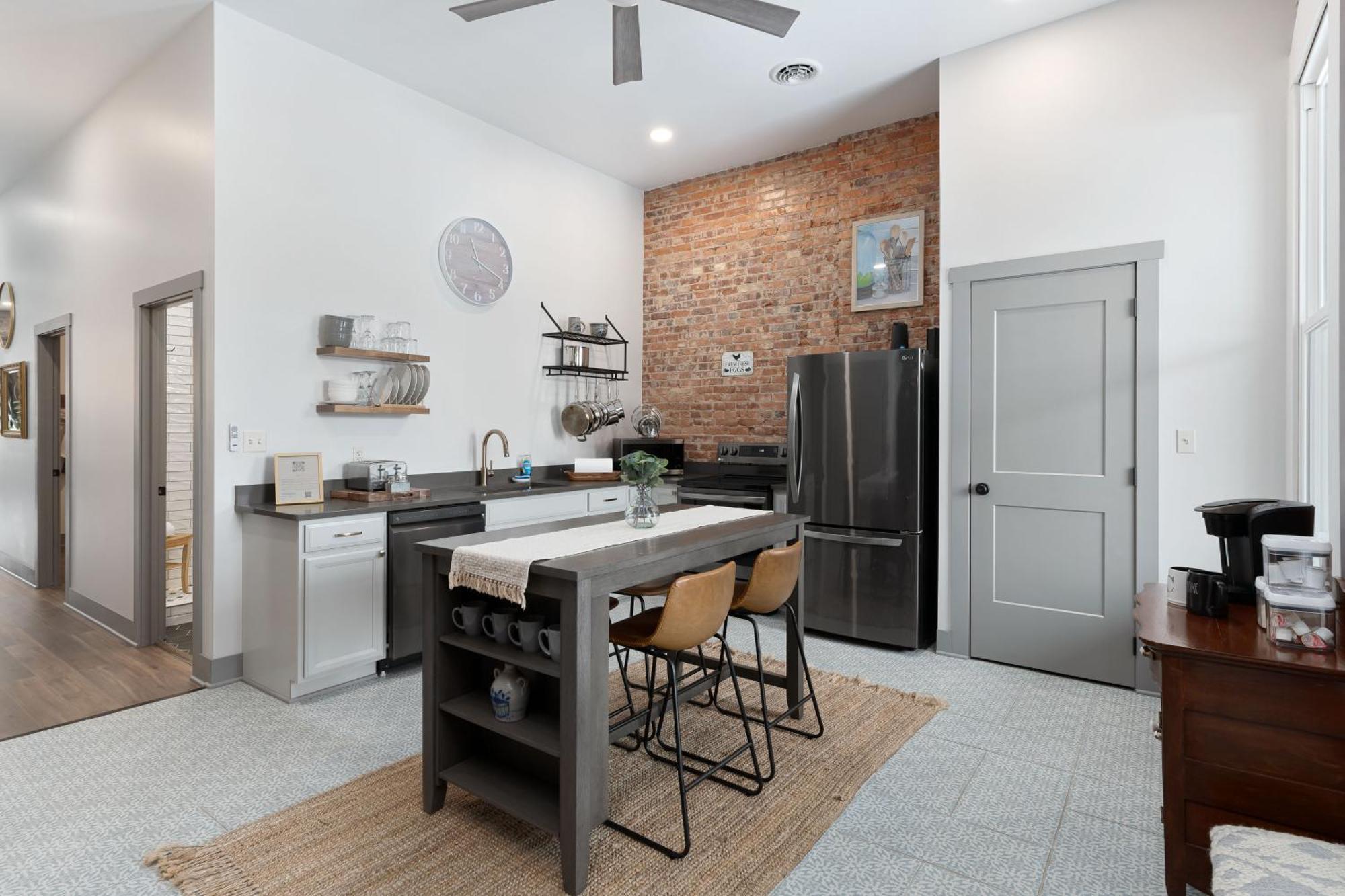 Spacious Luxury Apt In Historic Downtown - Oh Amish Country Millersburg Exteriér fotografie